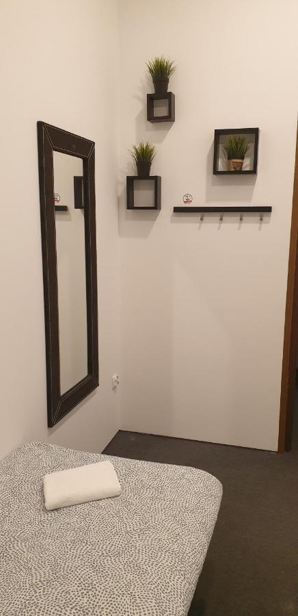 Flyfly Hostel , Darmowy Parking , Rezerwuj Przez Urzadzenia Mobilne -10 Procent ヴロツワフ エクステリア 写真