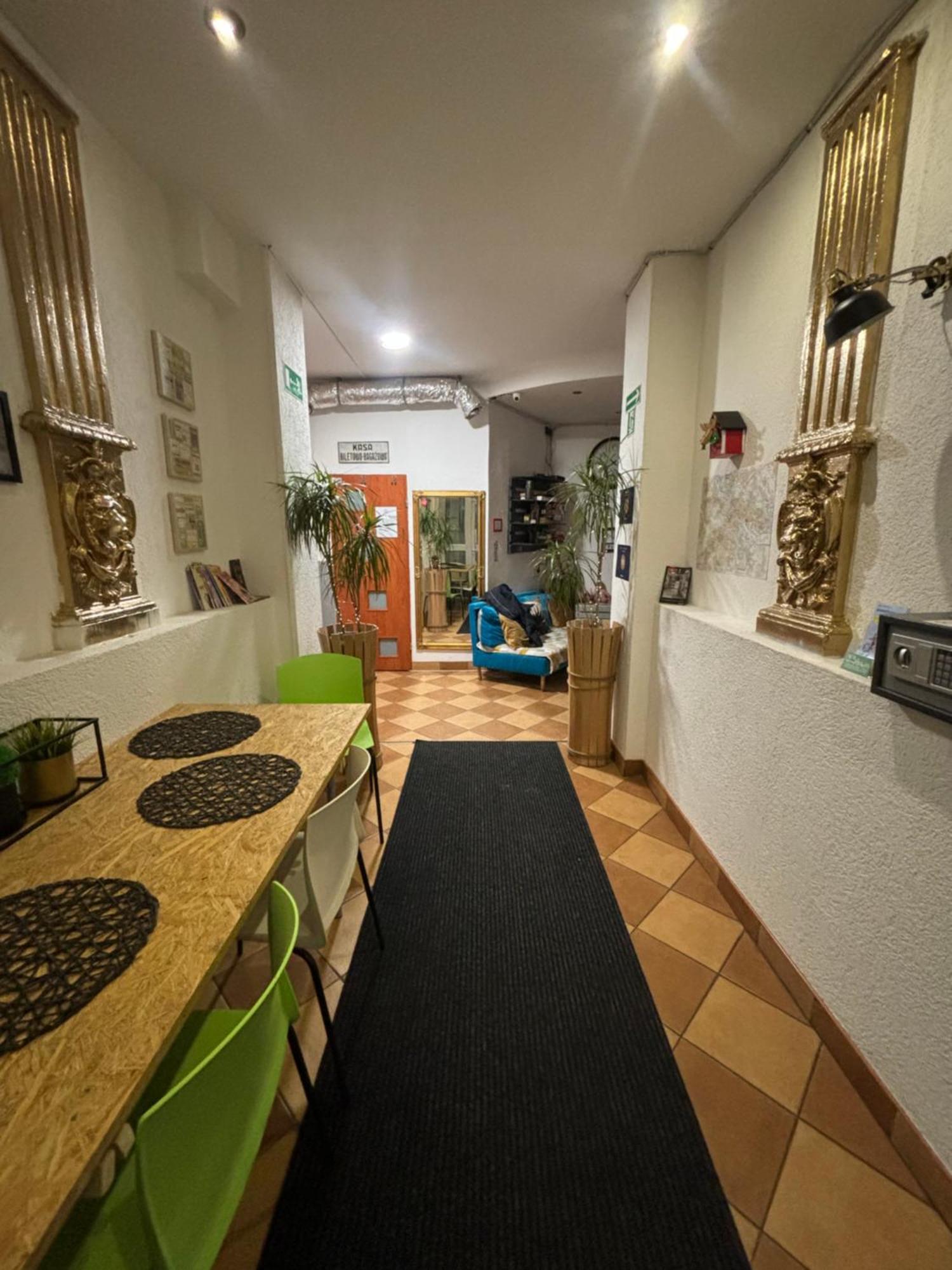 Flyfly Hostel , Darmowy Parking , Rezerwuj Przez Urzadzenia Mobilne -10 Procent ヴロツワフ エクステリア 写真