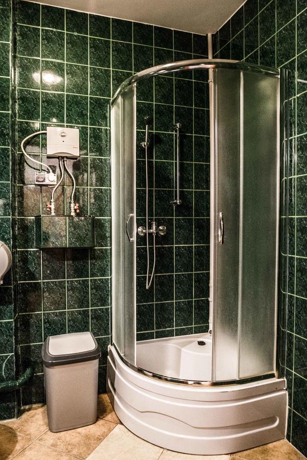 Flyfly Hostel , Darmowy Parking , Rezerwuj Przez Urzadzenia Mobilne -10 Procent ヴロツワフ エクステリア 写真