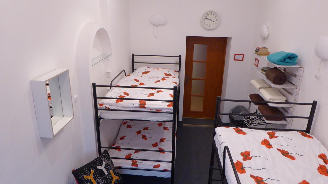 Flyfly Hostel , Darmowy Parking , Rezerwuj Przez Urzadzenia Mobilne -10 Procent ヴロツワフ エクステリア 写真