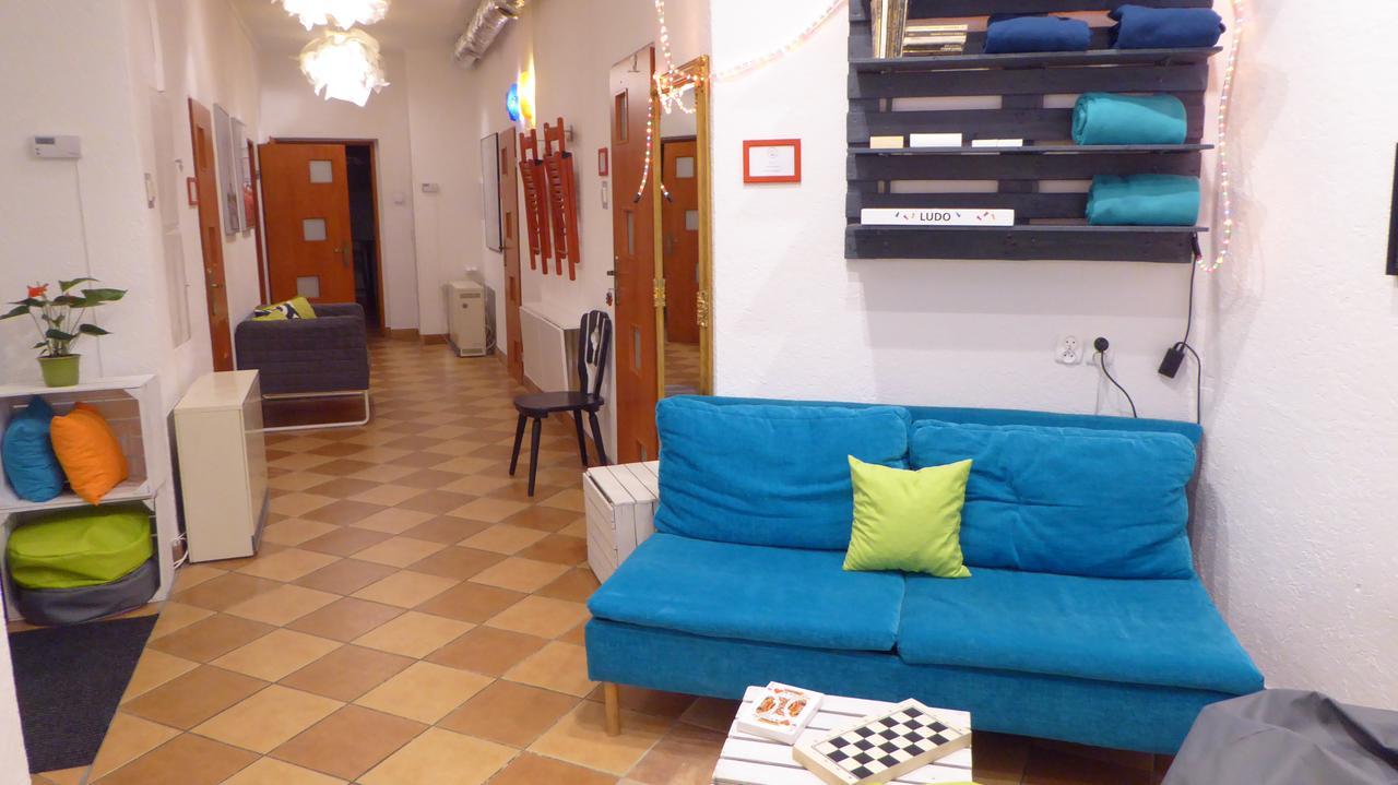 Flyfly Hostel , Darmowy Parking , Rezerwuj Przez Urzadzenia Mobilne -10 Procent ヴロツワフ エクステリア 写真