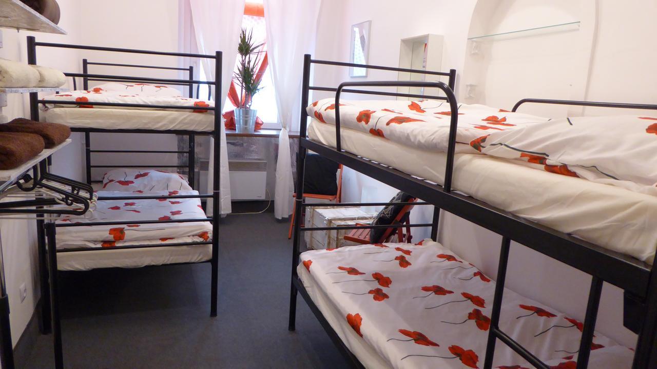 Flyfly Hostel , Darmowy Parking , Rezerwuj Przez Urzadzenia Mobilne -10 Procent ヴロツワフ エクステリア 写真